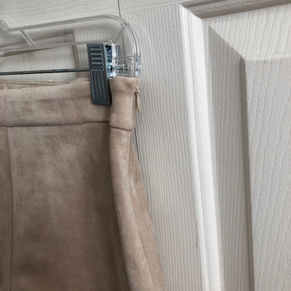 Beige suede shorts - Picture 2 of 3